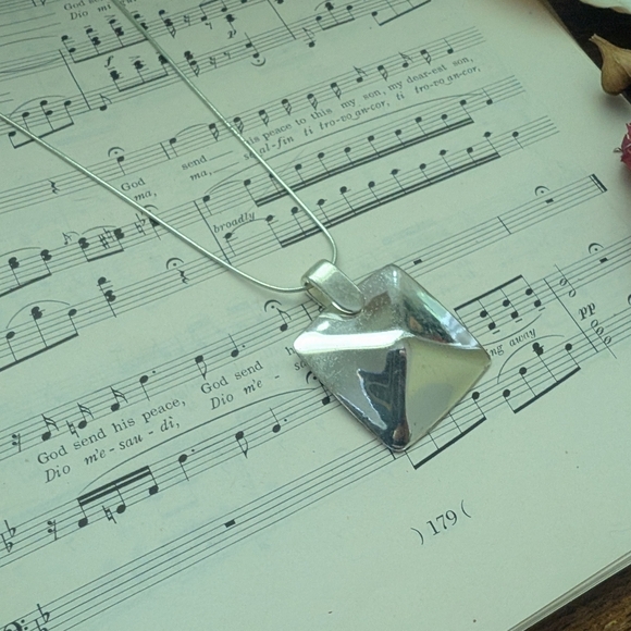 Elegant Silver Pendant Necklace - Picture 7 of 9